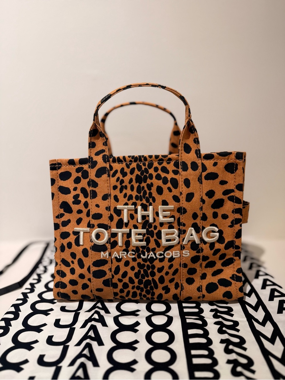 nwt Marc Jacobs medium canvas cheetah print the tote bag - black multi